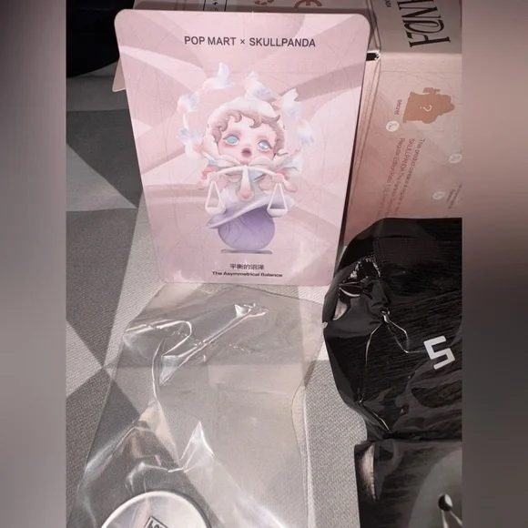 POP MART Skullpanda The Paradox- Asymmetrical Balance - Picture 3 of 4